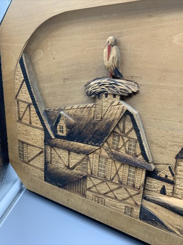 De colección Francia Artesanal Junto al Mar Madera Tallada 19.5” W x 11.5” H, Artista C. Leal - Imagen 9 de 13