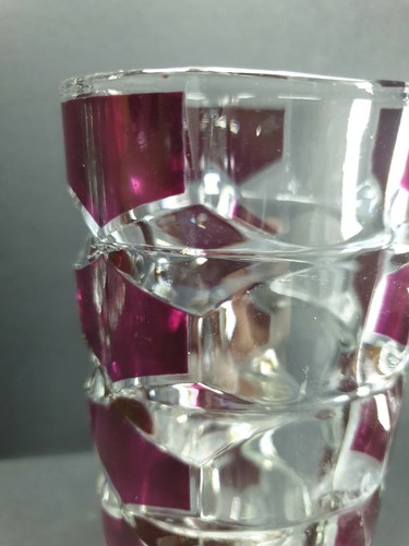 Beautiful Vintage Durand Glass Red Clear Vase 6 1/2" - Picture 4 of 5