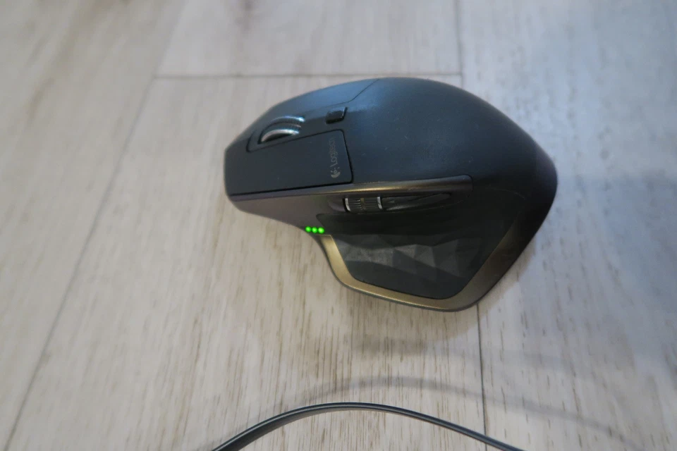 Logitech MX Master (810-004457) Rechargeable Wireless Mouse Bluetooth NO Dongle - Image 4 of 4