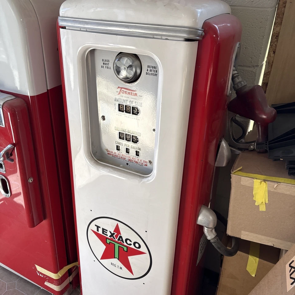 Red and Silver Coco cola machine Red and white Old Texaco Gas pump. - Image 4 of 4