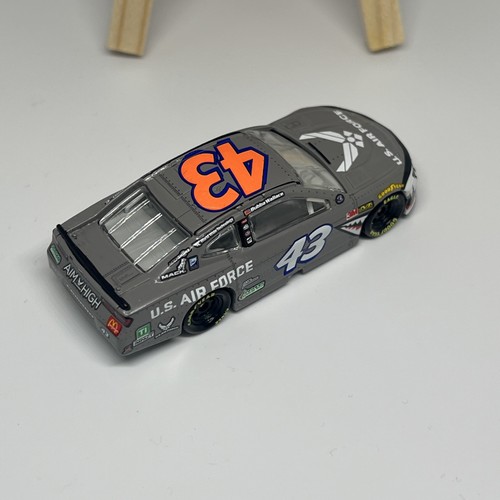 LOOSE 2019 NASCAR Authentics Wave 11 #43 Bubba Wallace US Air Force 1/64 Diecast - Picture 6 of 16