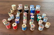 Lot of 34 Vintage Thread Wooden Spools Various Sizes & Brands (see description)