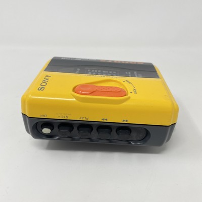 Vintage SONY SPORTS WM-FS393 Walkman Cassette AM/FM + Belt