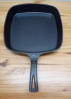 Wagner Ware Sydney -0- cast iron square skillet 1218 E sits flat