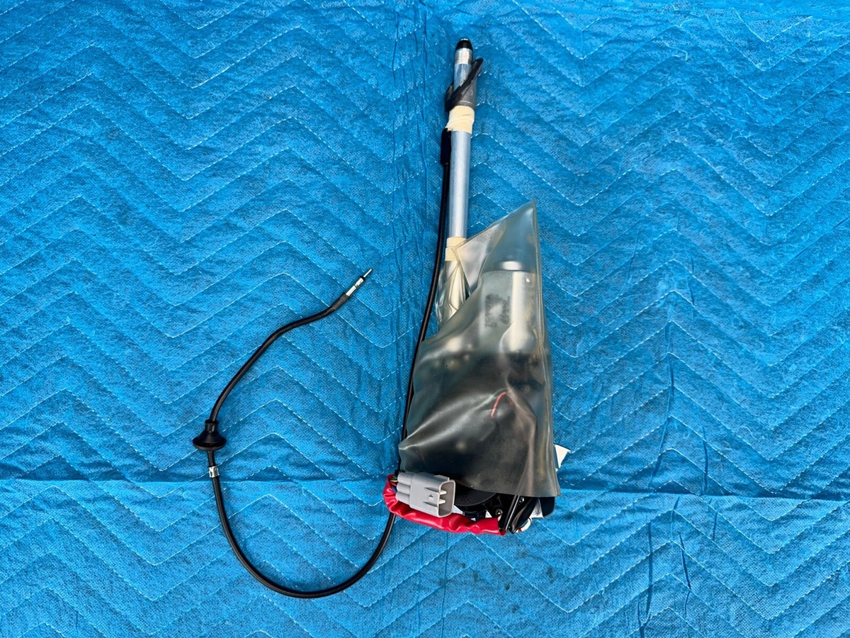 Toyota Land Cruiser LX470 Antenna w/ Holder 86309-60091 1999-2007
