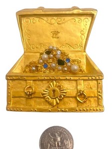 Authentic Karl Lagerfeld Vintage Pirate Treasure Chest Figural Gold Plated Brooch