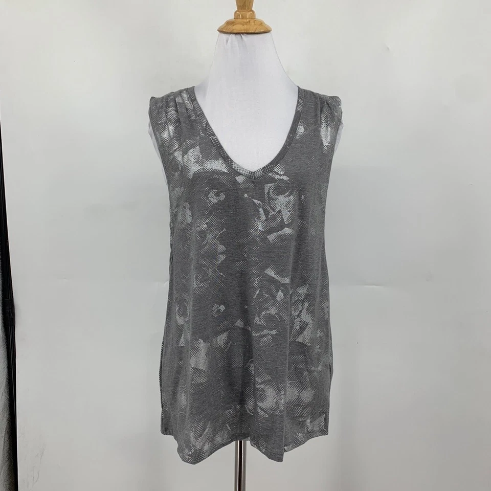 Camiseta sin mangas Fabletics para mujer M gris medio plateado metálico estampado tarino cuello en V Foto 2 de 4