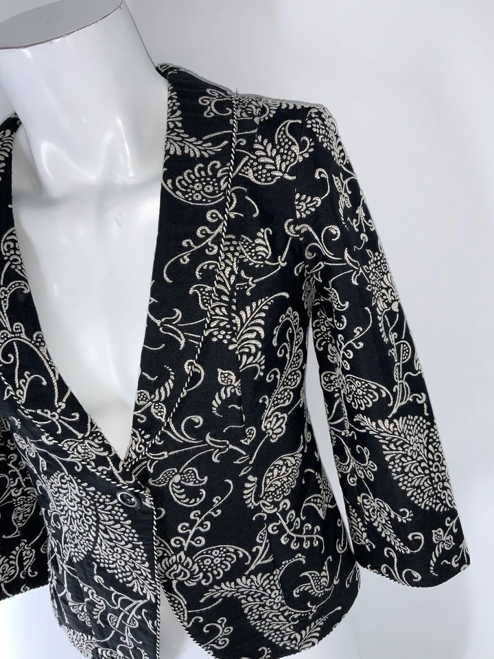 Jaqueta Cabi Blazer Feminina Tamanho 6 Preto Branco Floral Manga 3/4 312 EUA YGI T2-125 - Imagem 3 de 4