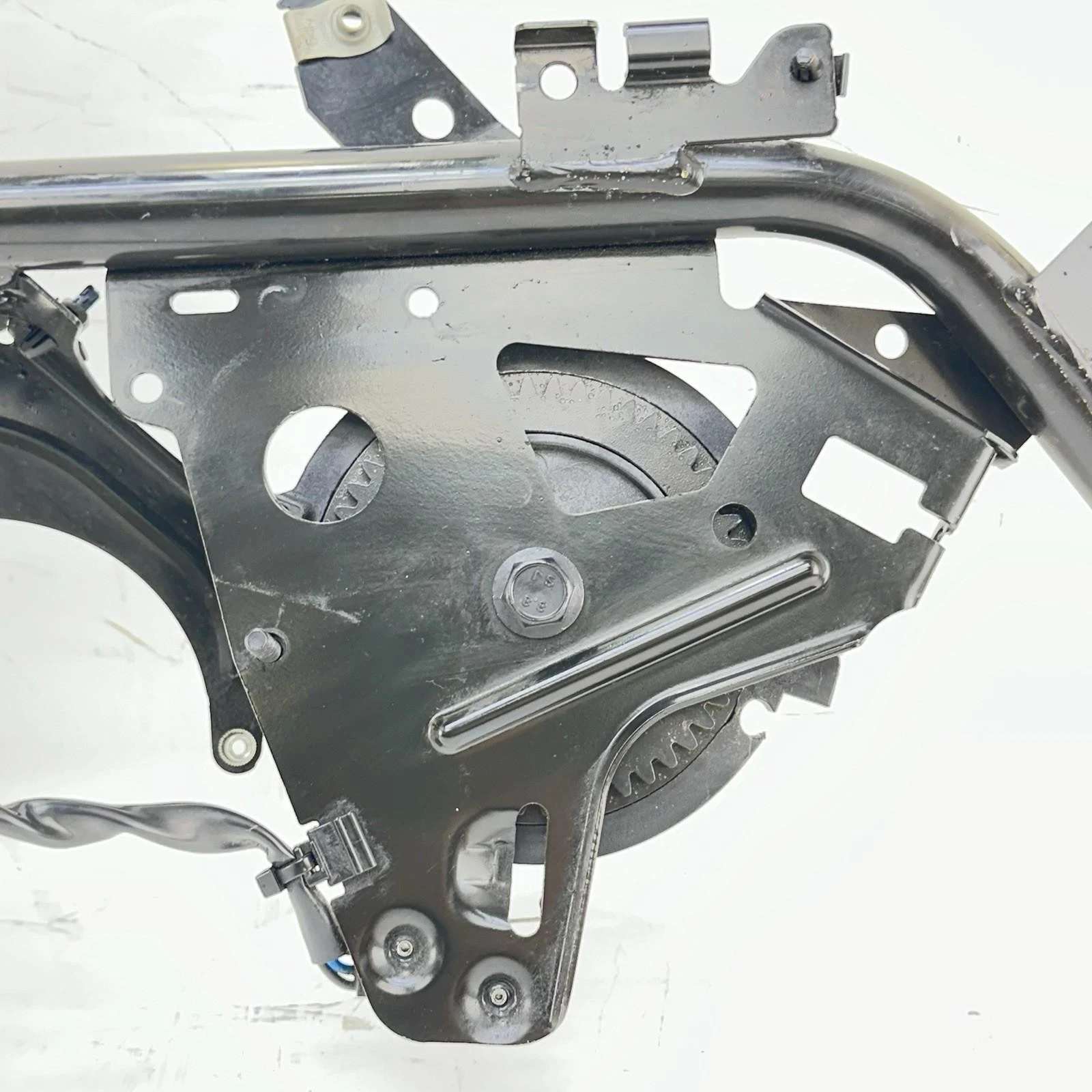 2016 CAN-AM SPYDER RT RIGHT SIDE BRACKET FRAME SUPPORT ASSY BLACK STOCK