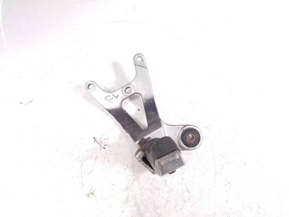 94 Suzuki GSXR 1100 GSXR1100W reposapiés trasero izquierdo pasajero reposapiés y soporte de montaje Foto 2 de 4