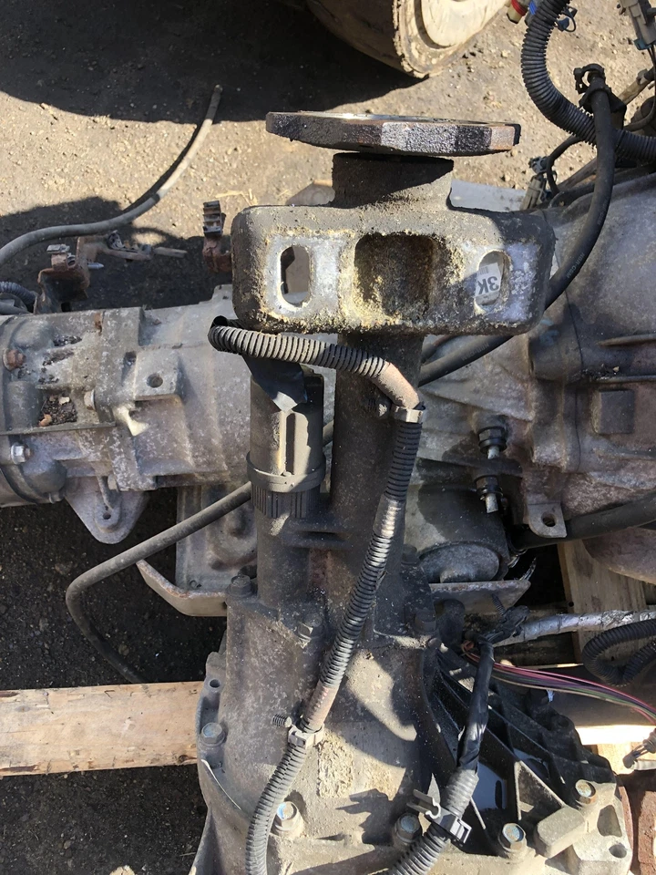 2002-2006 Chevrolet Avalanche Silverado 3.73 Front Carrier GT4 Oem Tested . - Image 2 of 4