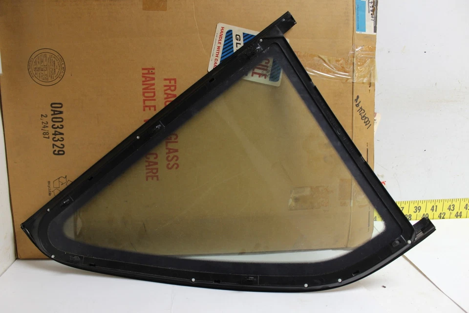 Janela traseira 1/4 quarto destro fabricante de equipamento original 100738280 10092498 1987-93 Chevrolet Beretta (GM - Imagem 4 de 4