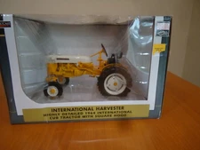SpecCast 1/16 Classic Series IH Highly Detailed 1964 Cub Tractor w/Square Hood