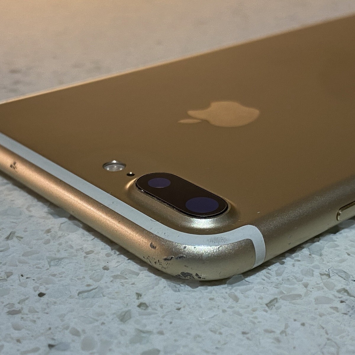 iPhone 7 Plus ゴールド Refurbished Apple iPhone 7 Plus 5.5-inch Gold - Unlocked