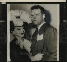 1917 Press Photo Sylvia Sydney and her hubby - kfx27173