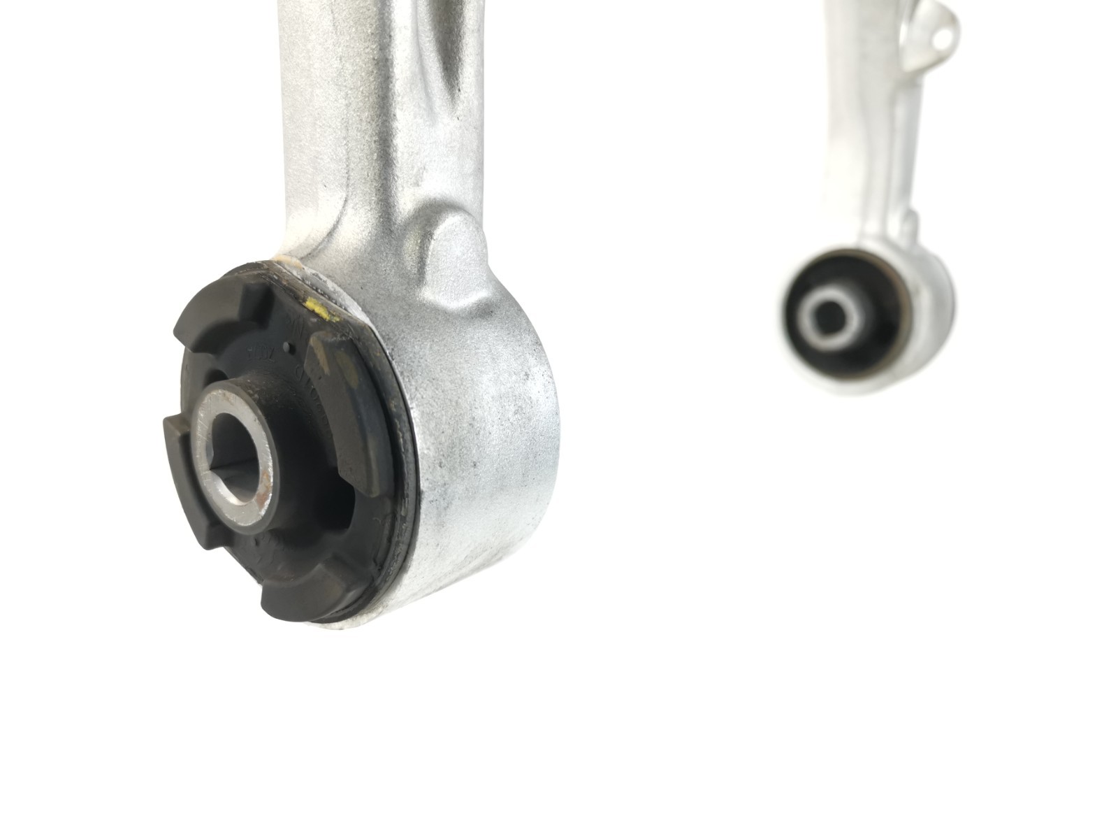 Maserati Ghibli 2019 M156E RWD 3.0 Front Right Upper Control Arm 6700041860 OEM