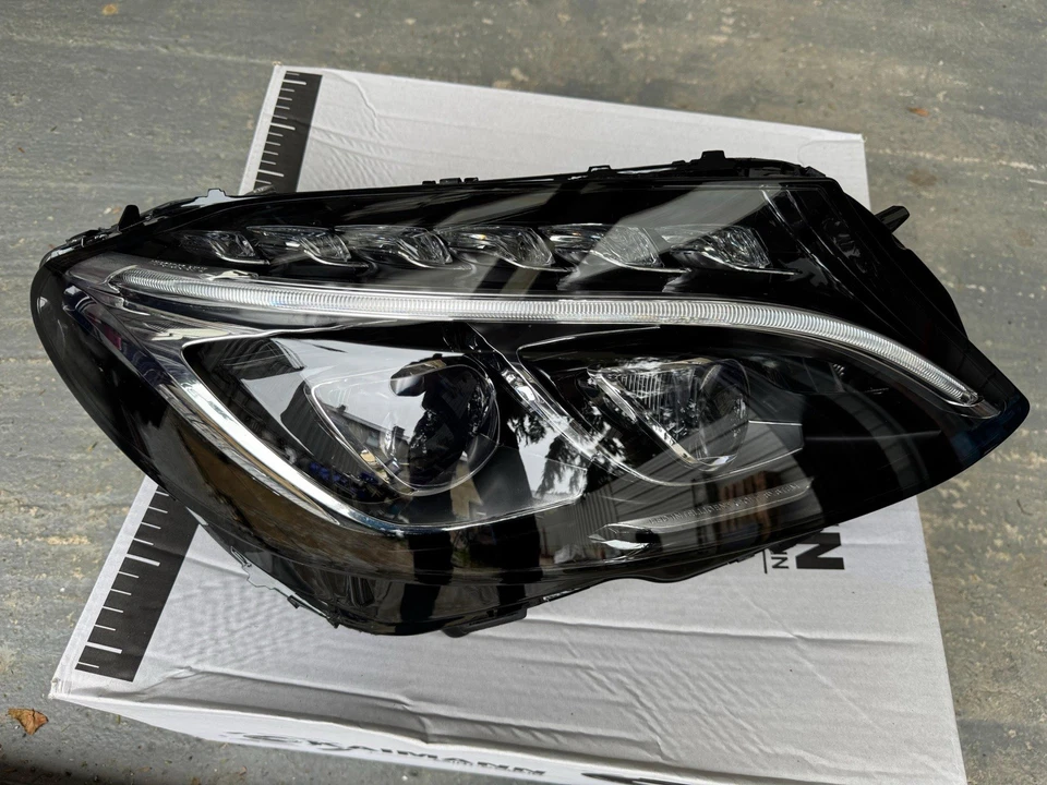 MERCEDES C CLASS W205 HEADLIGHT INTELLIGENT LED COMPLETE- RIGHT SIDE A2059060705 - Image 3 of 4