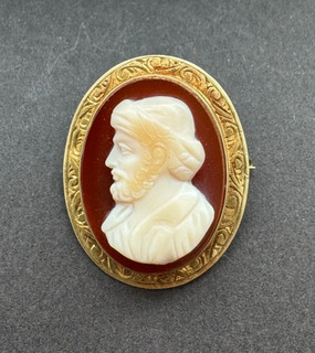 ANTIQUE 14K GOLD CARVED HARDSTONE SARDONYX CAMEO OF A MAN BROOCH PIN