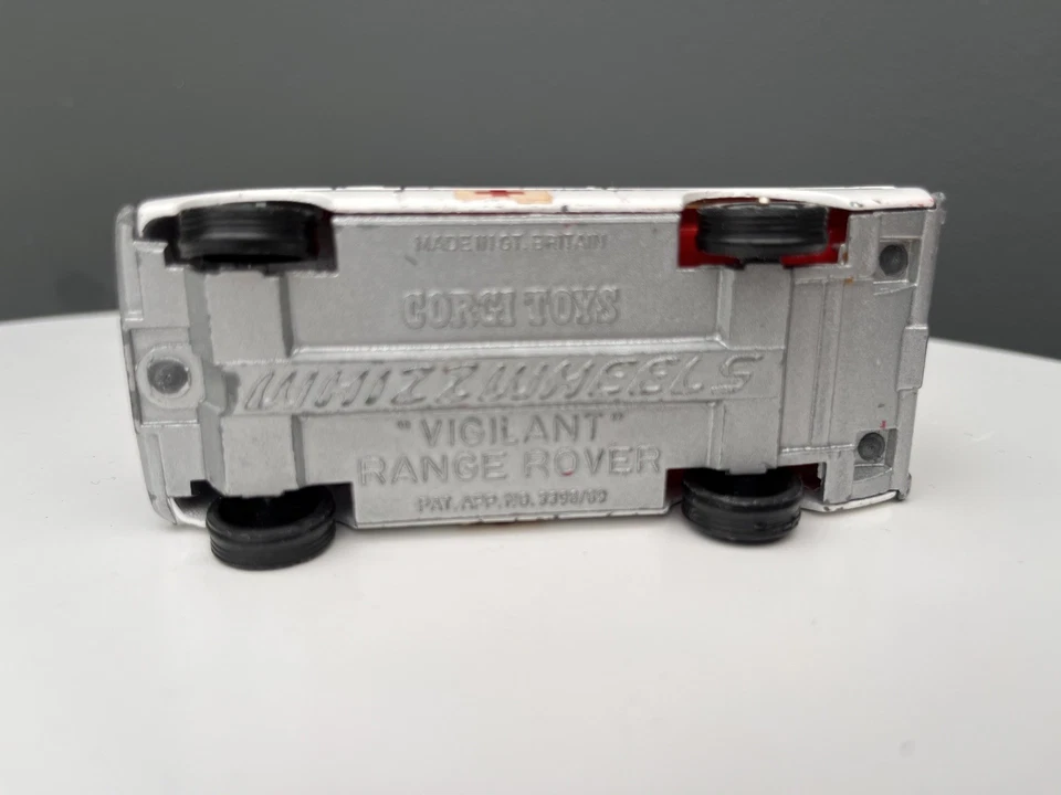 Vintage Corgi Toys Whizzwheels Vigilant Range Rover Ambulance — 第 4/4 张图片
