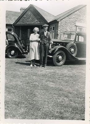 ALTES FOTO - VINTAGE SNAPSHOT - AUTO TACOT LIEBESPAAR ALTER - CAR