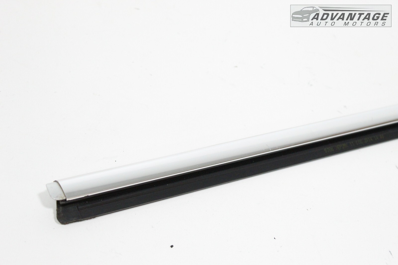 2014-2019 MASERATI GHIBLI M157 FRONT LEFT SIDE DOOR WINDOW BELT MOLDING TRIM OEM