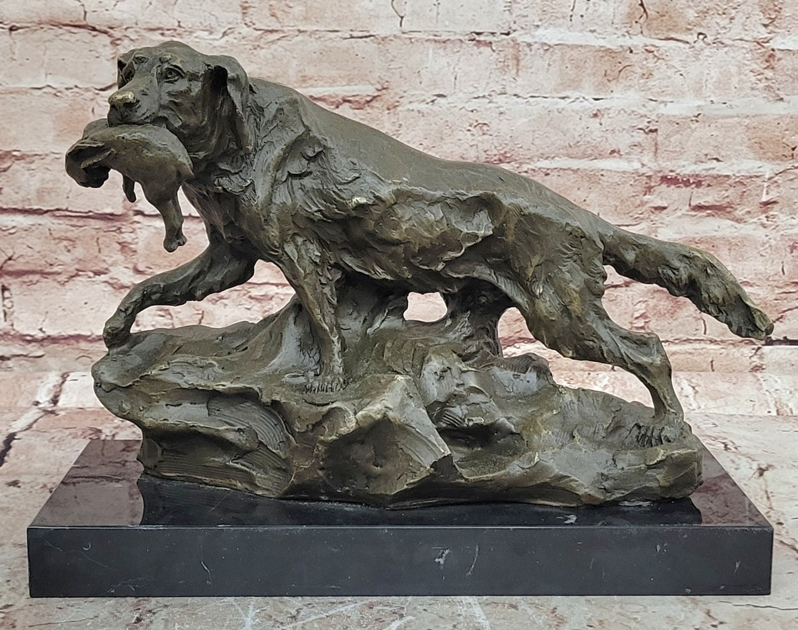 Labrador Retriever con Pájaro Pato En Boca Bronce Estatua Escultura Caza Decoración
