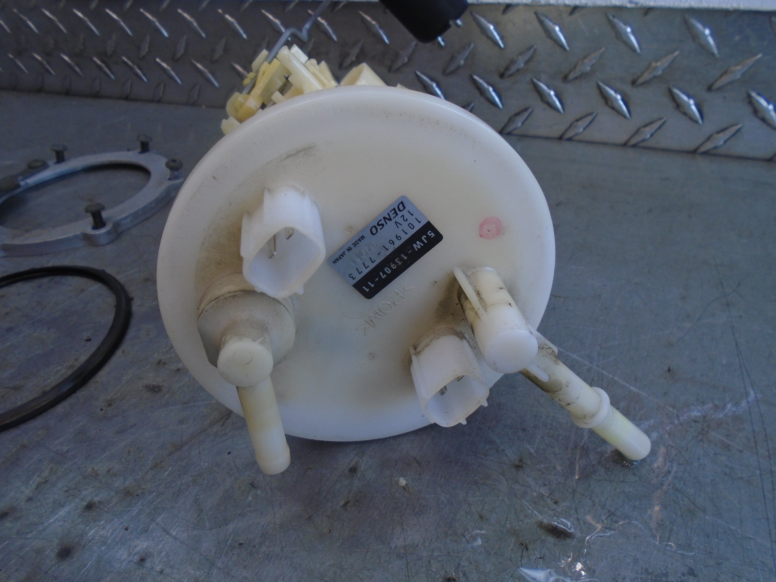 2005 05 Yamaha FJR1300 Motorcycle Fuel pump Floating Sender Unit 5JW-13907-11