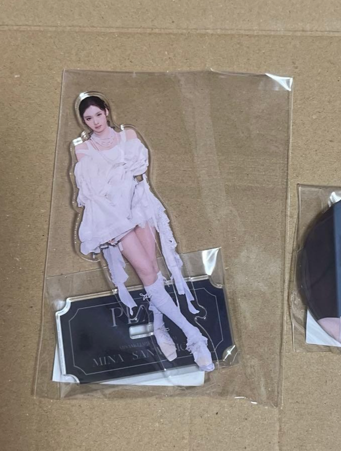 MISAMO JAPAN 1ST ALBUM PLAY OFFICIAL GOODS MERCH LOVELY PHONE GRIP
