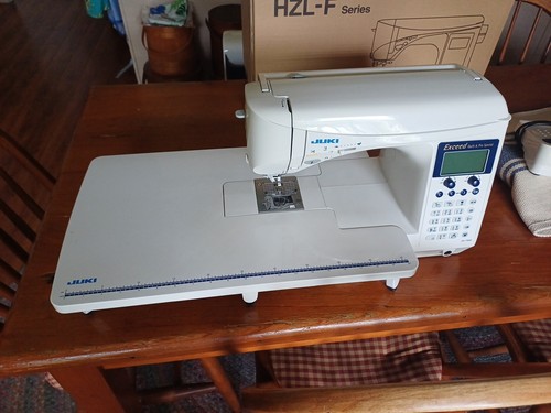 NUR TEILE. Juki HZL-F600 Computergesteuerte Nähmaschine mit Koffer & Ausziehtisch - Bild 7 von 9