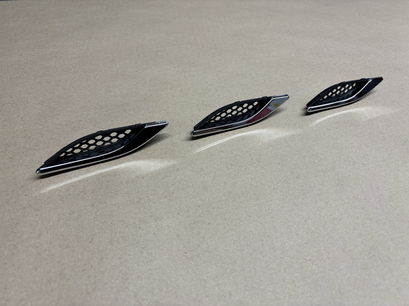 2014-2019 MASERATI GHIBLI RIGHT PASS FRONT FENDER VENT GRILLE TRIM SET X3 OEM