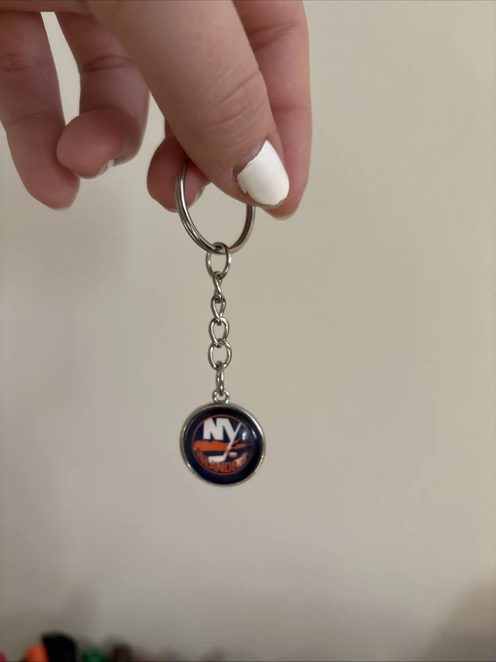 Nuevos llaveros hechos a mano con todos los equipos de la NHL con/sin palos de hockey Foto 3 de 3
