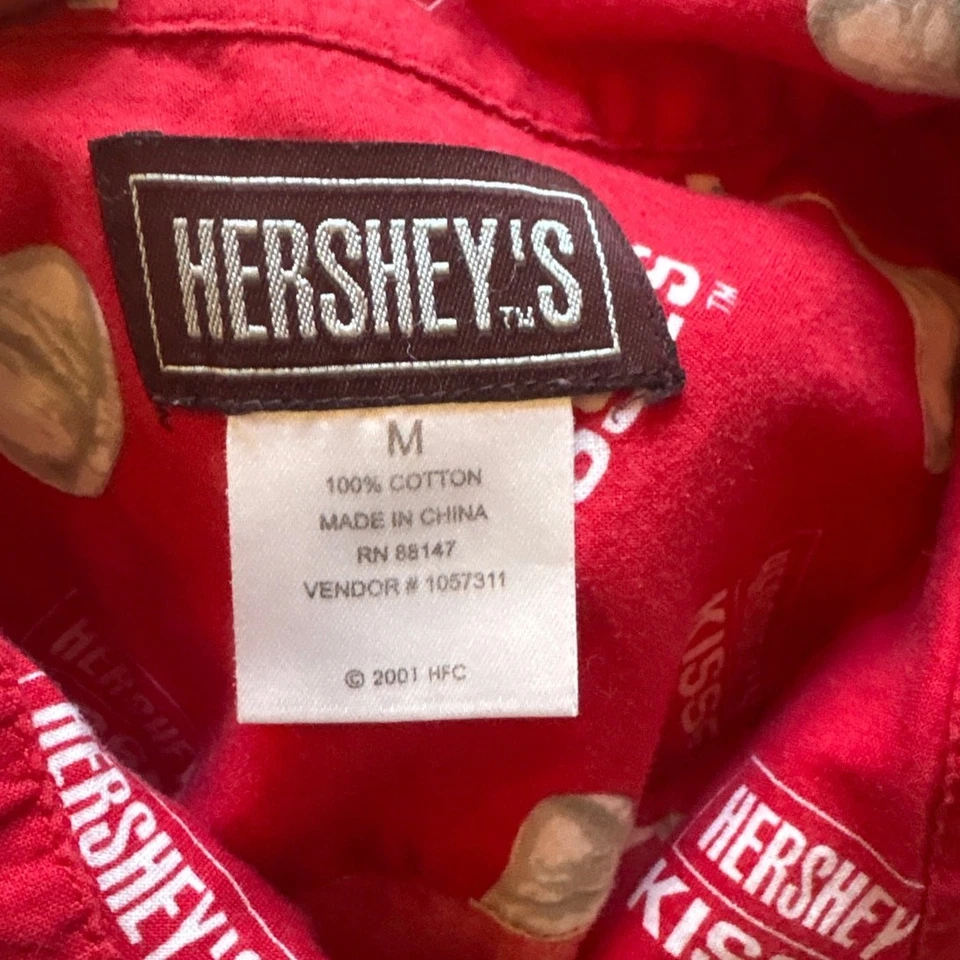 Hershey's red chocolate kiss short sleeve cotton button up short SIZE M - Image 4 of 4