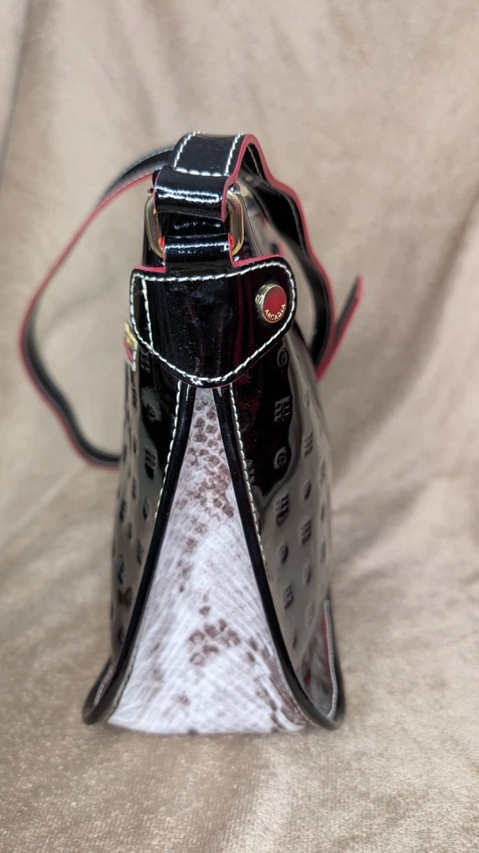 Cartera Bandolera ARCADIA Diseño Texturizado Negro Charol Foto 4 de 4