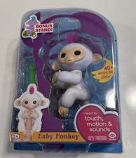 NEW Fingerlings WowWee Sophie White Interactive Baby Monkey W/ Bonus Stand 2016