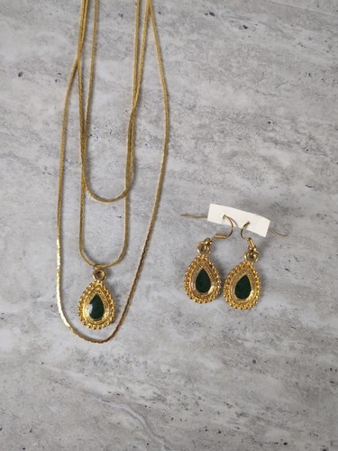 Gold Tone & Black Pendant Necklace Matching Earrings, Teardrop Shape - Picture 1 of 8