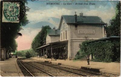CPA AK NEMOURS - la Gare arrivée du train (211310)