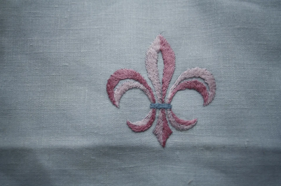 Lot N°52  de 6 serviettes de table fil de lin gris-bleu très clair fleur de lys - Photo 2/4