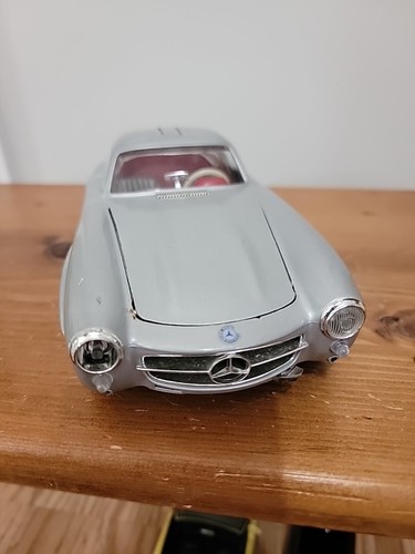 Modèle Réduit Burago Mercedes 800 SL 1954 échelle 1/18 Gris Métallique - Occasion Bon état