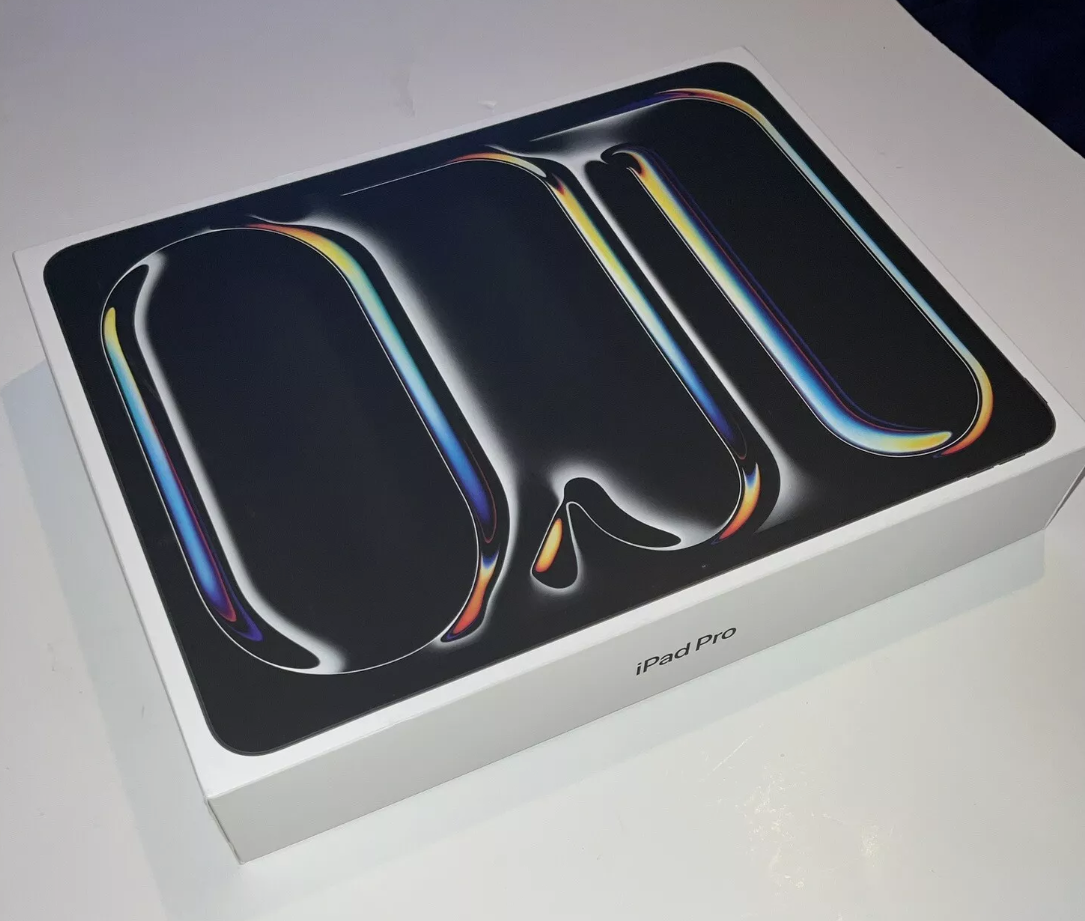 BRAND NEW* Apple 13-inch iPad Pro M4 Wi-Fi+Cell 1TB with BRAND NEW* Apple 13-inch iPad Pro M4 Wi-Fi+Cell 1TB with