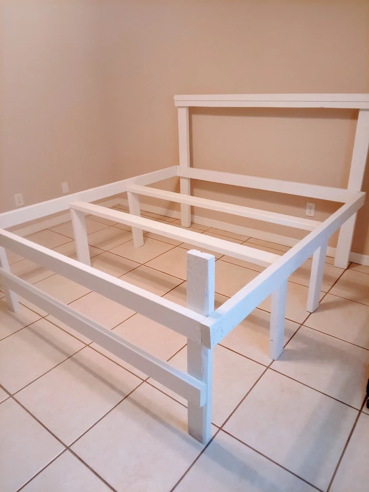 Artesanía, acabado pintura blanca, tabla de cabeza y pie tamaño King Foto 3 de 4