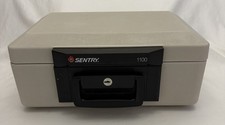 Caja de seguridad Sentry Safe 1100 resistente al fuego objetos de valor cofre con llave usada en excelente estado