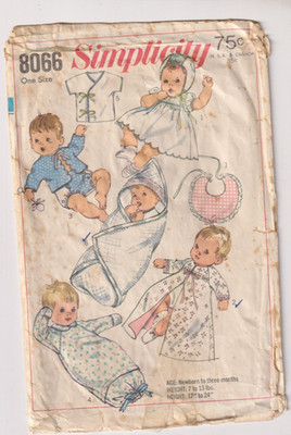 8066 SIMPLICITY c.1968 - LAYETTE: SACQUE SLEEPER Etc - UNISEX Infant Sz NB to 3m