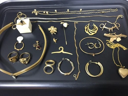 20 Pc gold tone vintage costume jewelry Lot
