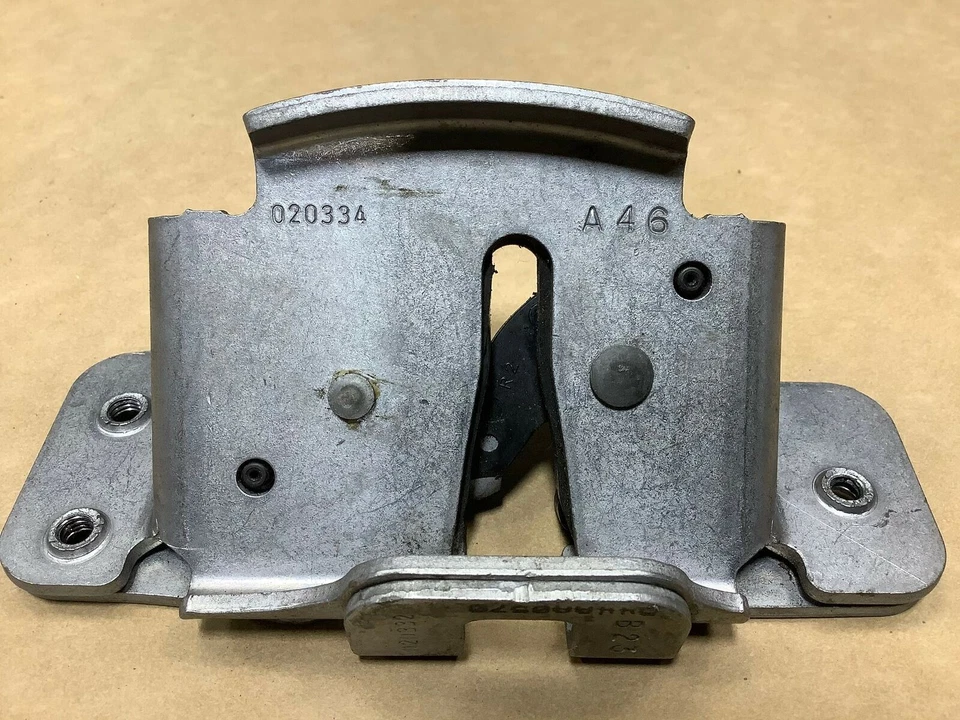 Volkswagen Routan 2010 puerta trasera derecha lado pasajero cierre bloqueo OEM+ Foto 4 de 4