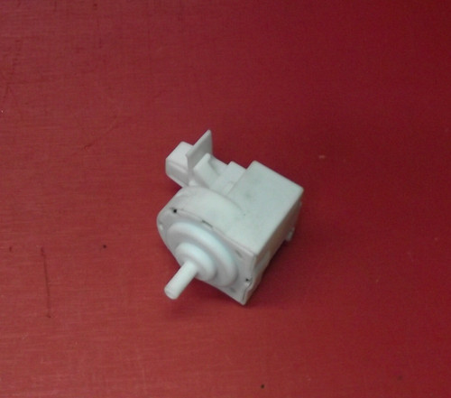 WASCHMASCHINE ZANUSSI ZWF81441W DRUCKSCHALTER