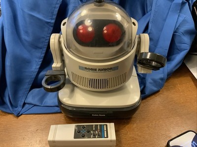 2007 Radio Shack Robie Jr Remote Intelligent Robot With Remote Junior Untested