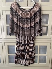 Zigzag Patterned Scoop Neck Dress with Batwing Sleeves