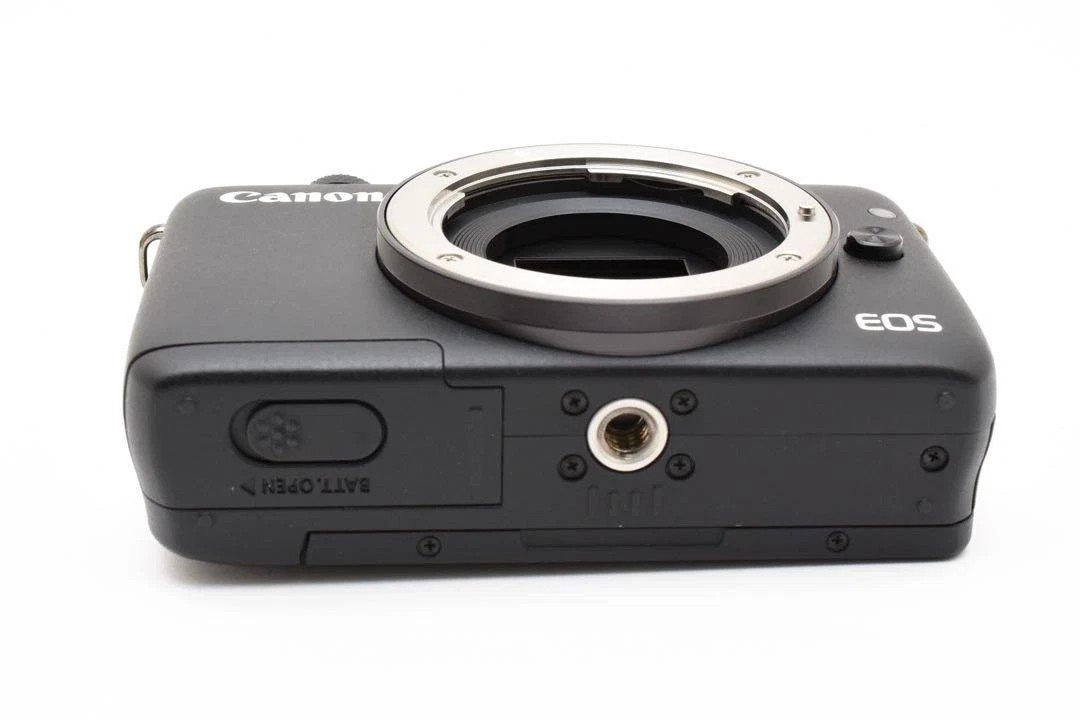 Canon EOS M10 Mirrorless Digital Camera 18 megapixels with EF-M 15