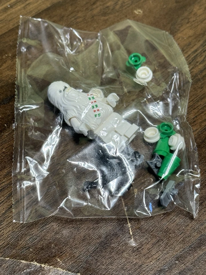 LEGO Star Wars Holiday Chewbacca in Bag From The 2016 Advent Calendar Set 75146 - Image 2 of 3