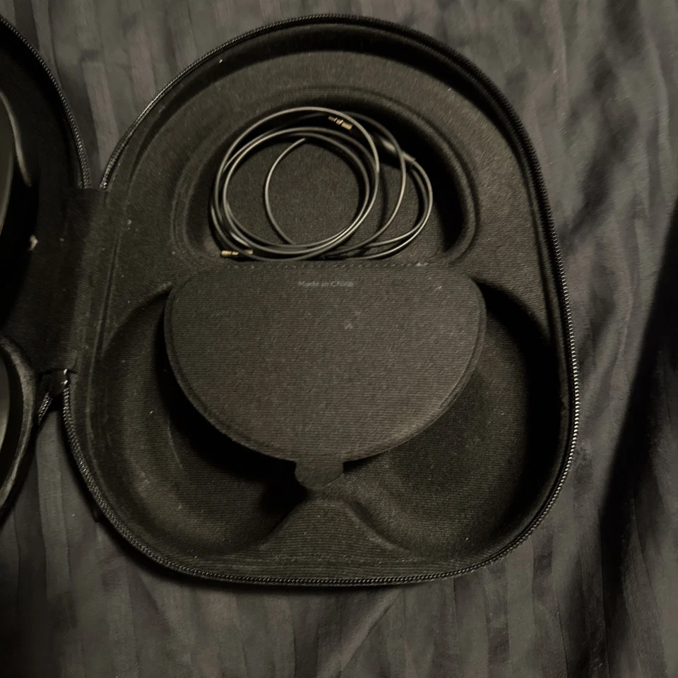 Auriculares con cancelación de ruido Bose 700 inalámbricos sobre la oreja Bluetooth NC700 - negros Foto 2 de 3